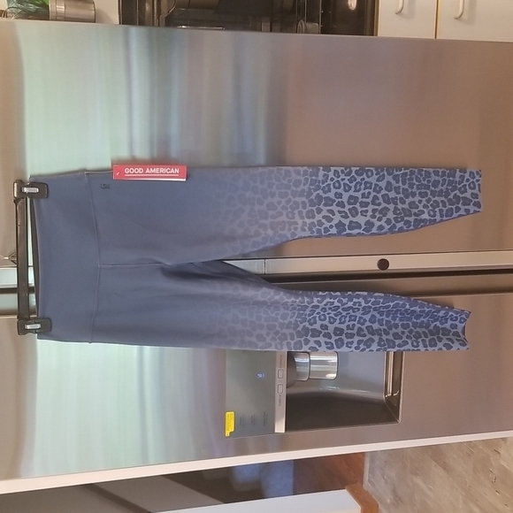 💕GOOD AMERICAN💕 Core Strength Legging Sky Leopard Ombre Blue GA2 Medium NWT - Picture 8 of 15